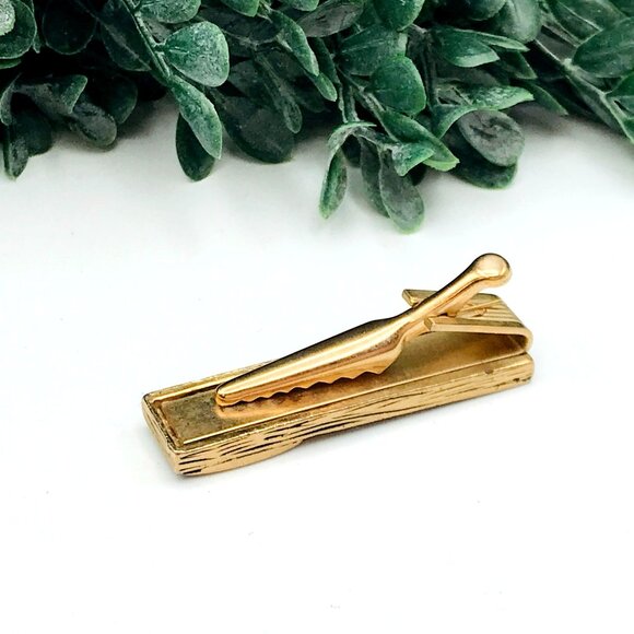 Vintage Gold-Toned Rectangular Tie Clip With Black Bow Tie Design - Picture 4 of 4